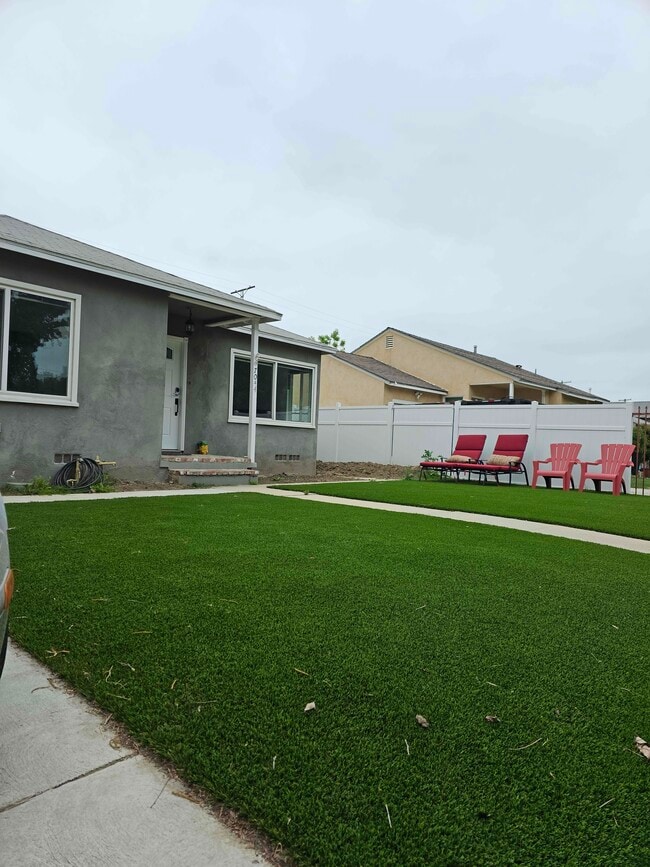 7044 Yarmouth Ave in Los Angeles, CA - Building Photo - Building Photo