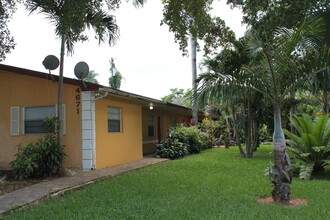 4661 SW 66th Ave in Davie, FL - Building Photo - Building Photo