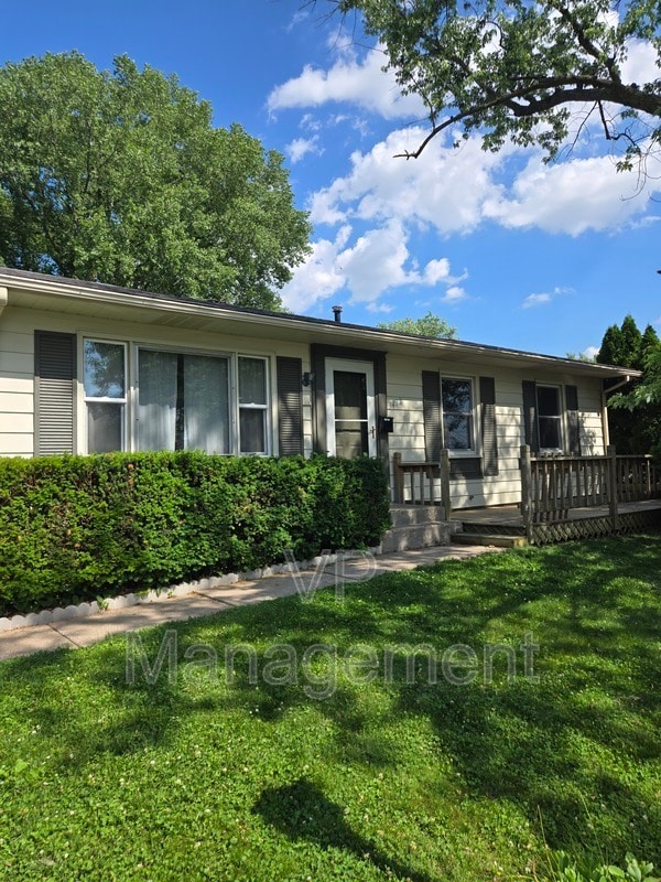 property at 3433 Somerset Dr