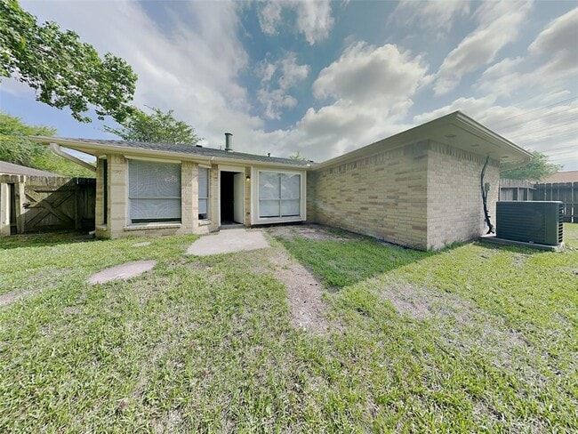 property at 11122 Drakeland Dr