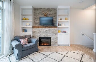 1708 King George Blvd in Surrey, BC - Building Photo - Building Photo