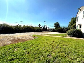 10847 Balboa Blvd in Granada Hills, CA - Foto de edificio - Building Photo