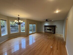 2225 Marie Ln in Eugene, OR - Building Photo - Building Photo