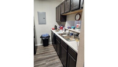 306 W Avenue D in Rosebud, TX - Foto de edificio - Building Photo