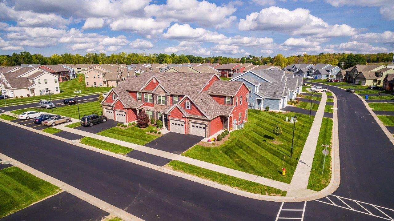 Saratoga Crossing Apartments & Townhomes in Farmington, NY - Building Photo