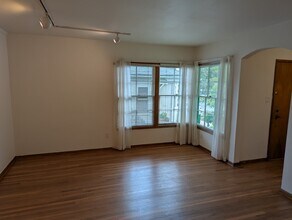 8124 Gonzaga Ave in Los Angeles, CA - Foto de edificio - Building Photo