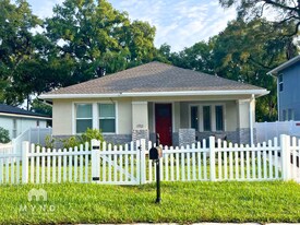 1712 E Lambright St N in Tampa, FL - Building Photo