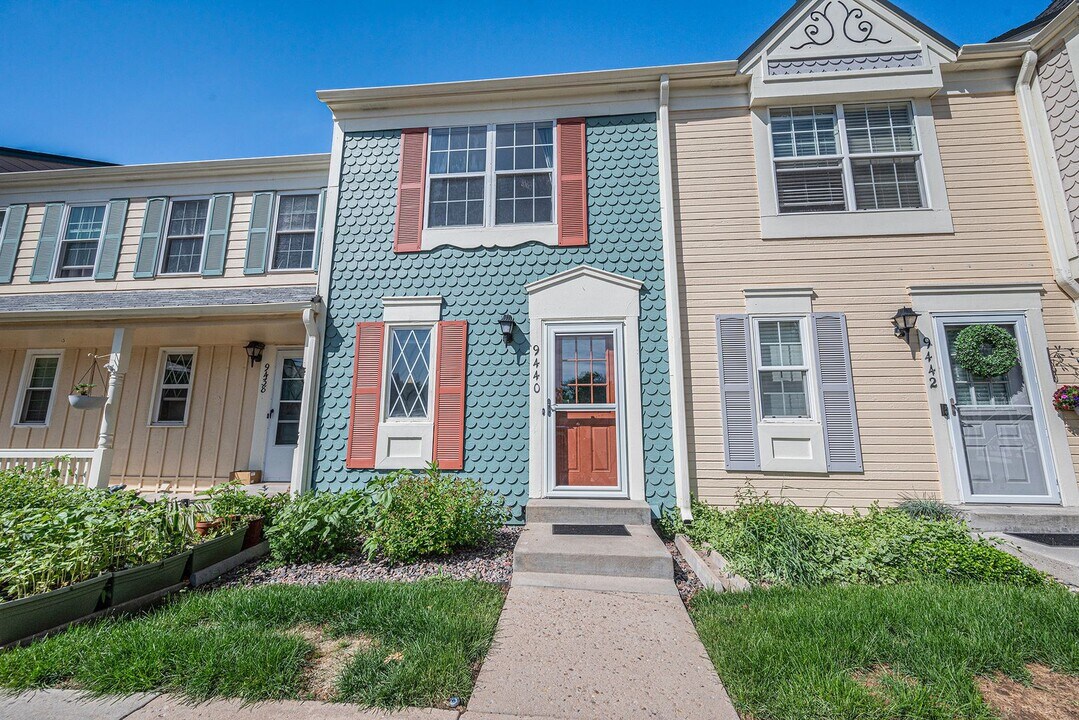 9440 W Ontario Dr in Littleton, CO - Building Photo