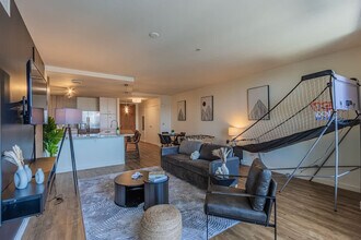 44 W Monroe St in Phoenix, AZ - Foto de edificio - Building Photo