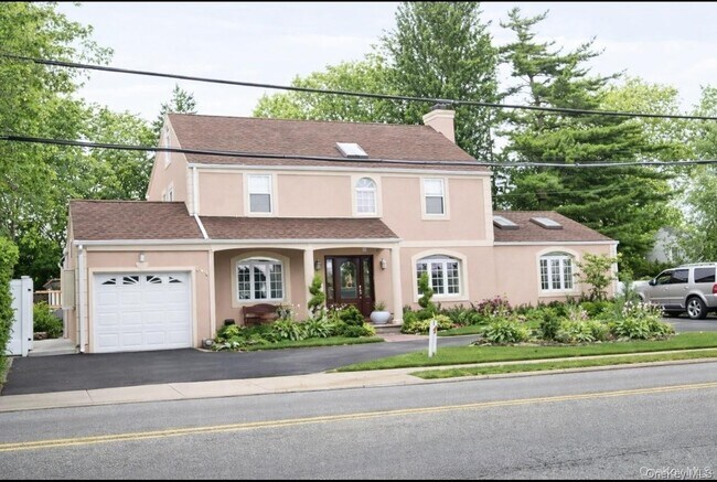 314 Main St in East Rockaway, NY - Building Photo - Building Photo