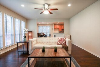 10216 Open Gate Dr in Austin, TX - Building Photo - Building Photo