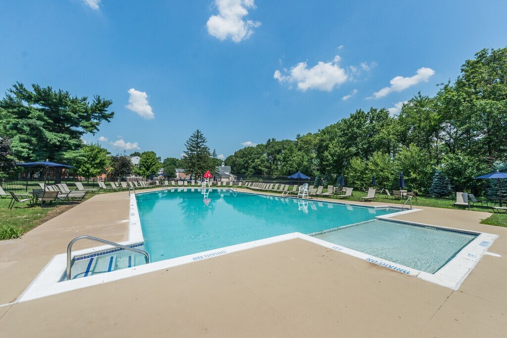 The Crossings at One Fords, NJ Apartments