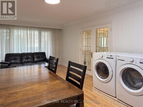 1759 Sherwood Forrest Cir in Mississauga, ON - Building Photo - Building Photo