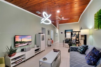 11426 NW 4th Terrace in Miami, FL - Foto de edificio - Building Photo