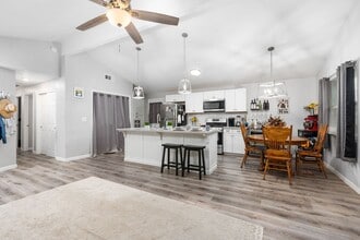 720 S Velie St in Visalia, CA - Building Photo - Building Photo