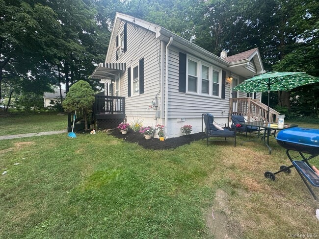 property at 14 Kenny Dr