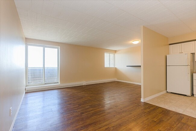 Bay Court in North Bay, ON - Building Photo - Building Photo