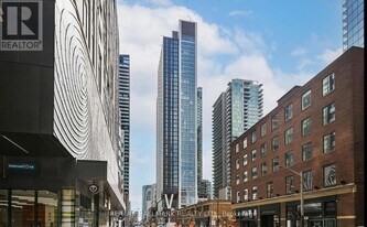 357 King St W in Toronto, ON - Building Photo