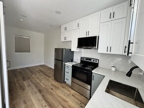 1249 Center Ave, Unit C in Oceanside, CA - Building Photo - Building Photo