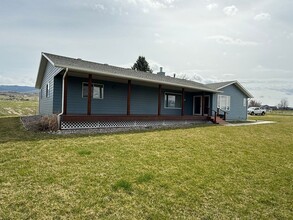 1687 Simpson Ln in Corvallis, MT - Foto de edificio - Building Photo