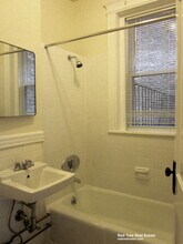 31 Park Dr, Unit 22 in Boston, MA - Foto de edificio - Building Photo