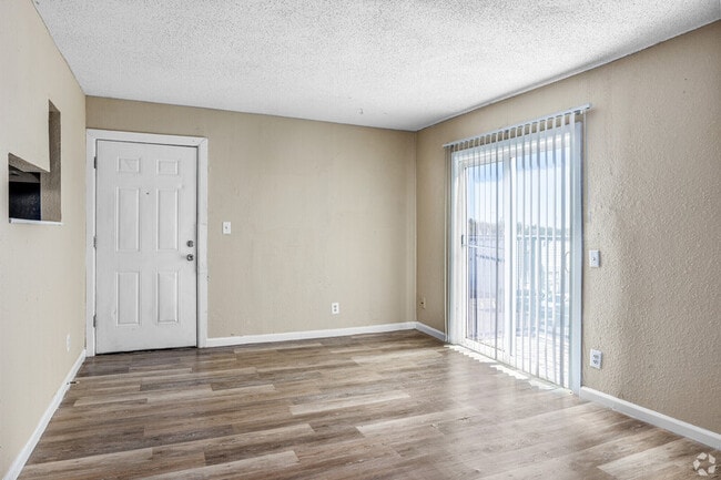 405 Tinker Diagonal St in Oklahoma City, OK - Building Photo - Building Photo