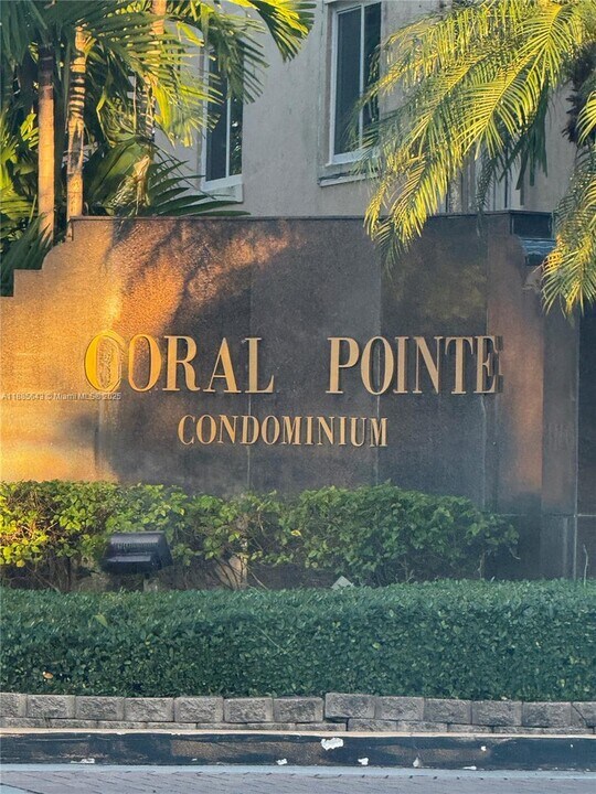 8585 NW 6th Ln in Miami, FL - Building Photo