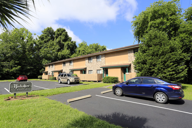 Yorkshire Townhouses in Beaufort, SC - Building Photo - Building Photo