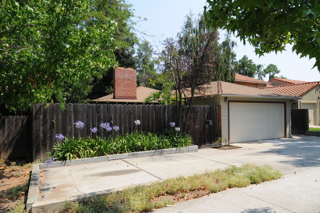 175-195 W Rincon Ave in Campbell, CA - Building Photo