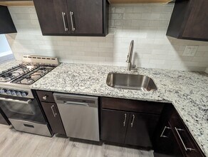 456 W Barry Ave, Unit 308 in Chicago, IL - Foto de edificio - Building Photo