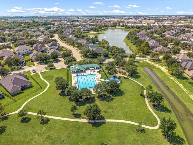 7711 Summer Shore Dr in Rosenberg, TX - Building Photo - Building Photo