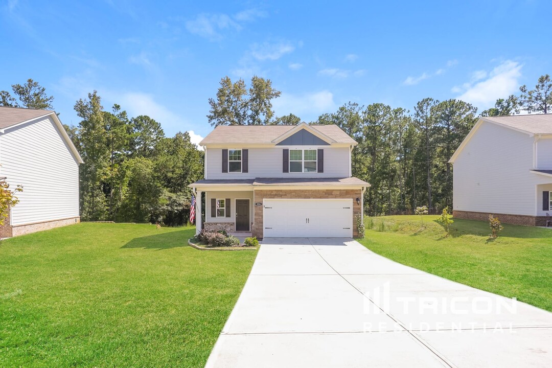 326 Augusta Woods Dr in Villa Rica, GA - Building Photo