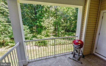23225 Milltown Knoll Square in Ashburn, VA - Foto de edificio - Building Photo