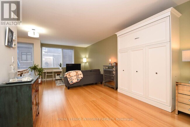 1014 Bank St in Ottawa, ON - Building Photo - Building Photo