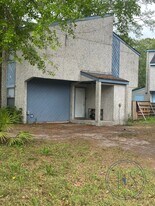 1069 Kelly Dr in Hinesville, GA - Building Photo