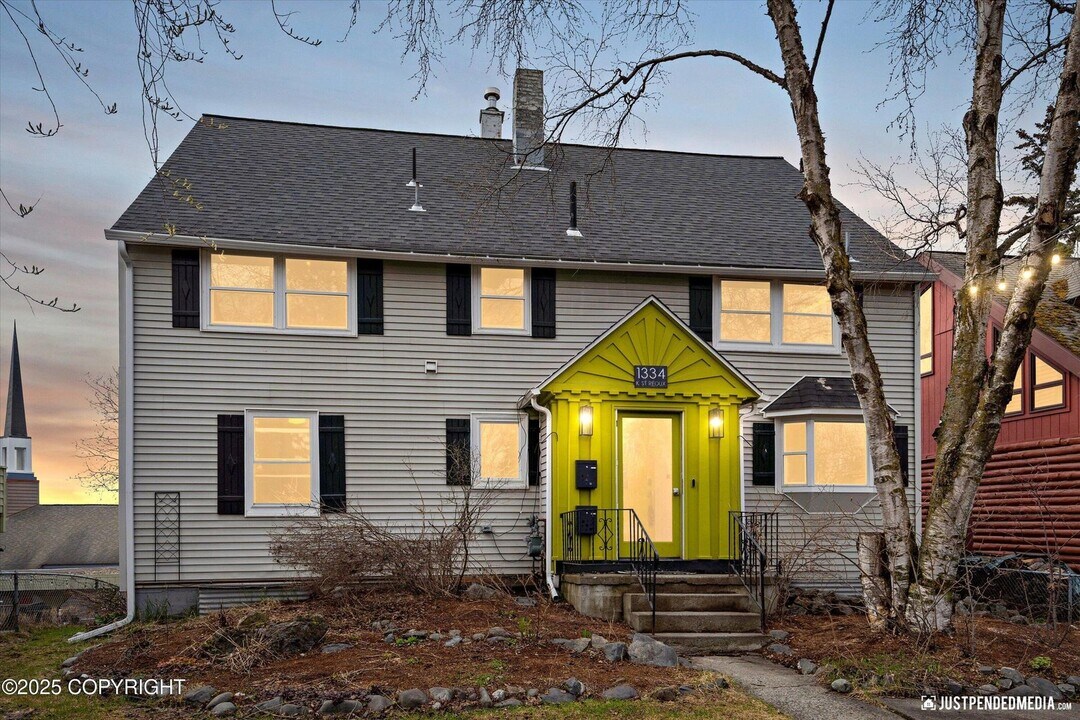 1334 K St in Anchorage, AK - Building Photo