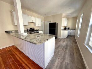 21 Oakland Ave in Everett, MA - Building Photo - Building Photo