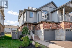 25 Machado St in Kitchener, ON - Building Photo