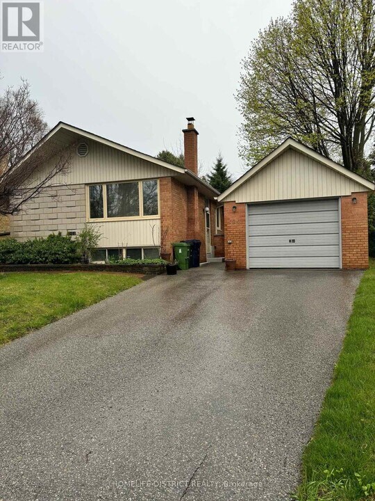 124 Thicketwood Dr in Toronto, ON - Building Photo