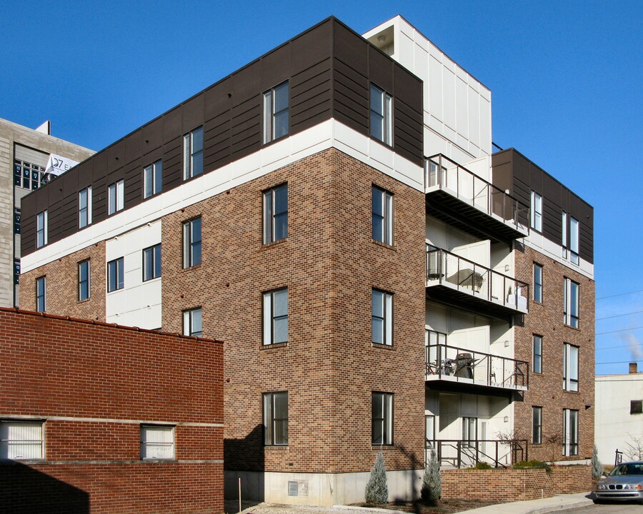 Spring Street Condominiums in Indianapolis, IN - Building Photo