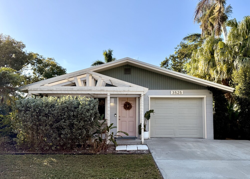 3525 Chapel Dr in Sarasota, FL - Building Photo