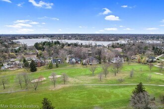 2905 W Hickory Grove Rd in Bloomfield Township, MI - Building Photo - Building Photo