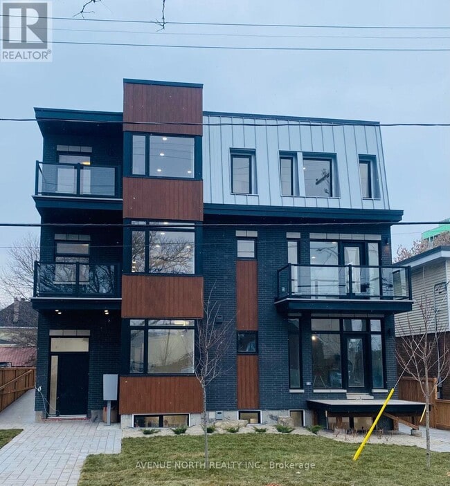 property at 368-368 Tweedsmuir Ave