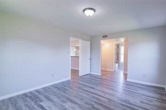 15806 Val Verde Dr in Houston, TX - Building Photo - Building Photo