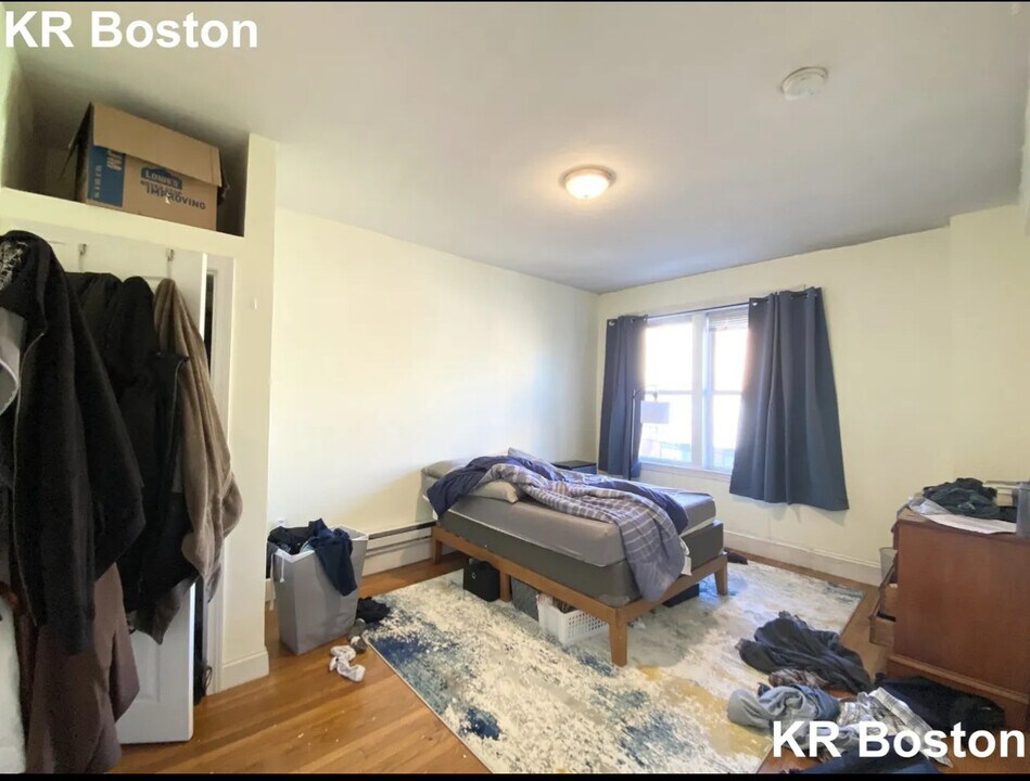 736 Washington St, Unit 2 in Brookline, MA - Building Photo