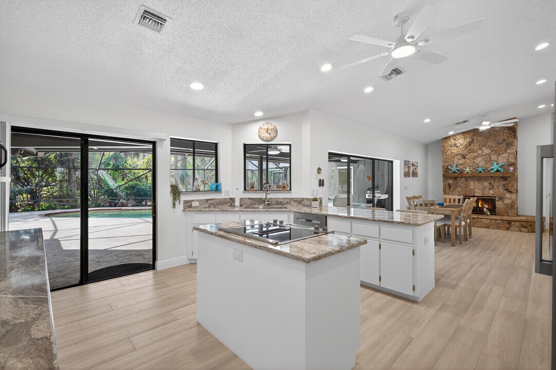 8166 155th Pl N in West Palm Beach, FL - Building Photo