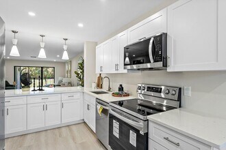 7 Stratford Dr E in Boynton Beach, FL - Building Photo - Building Photo