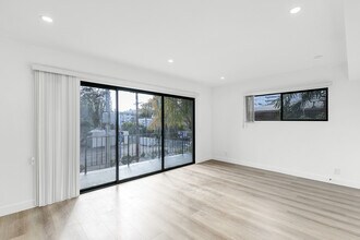 1310 S Barrington Ave in Los Angeles, CA - Building Photo - Building Photo