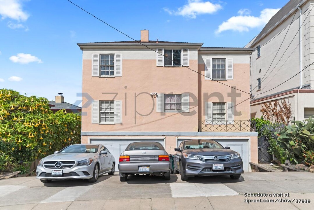 2433 Ivy Dr in Oakland, CA - Foto de edificio