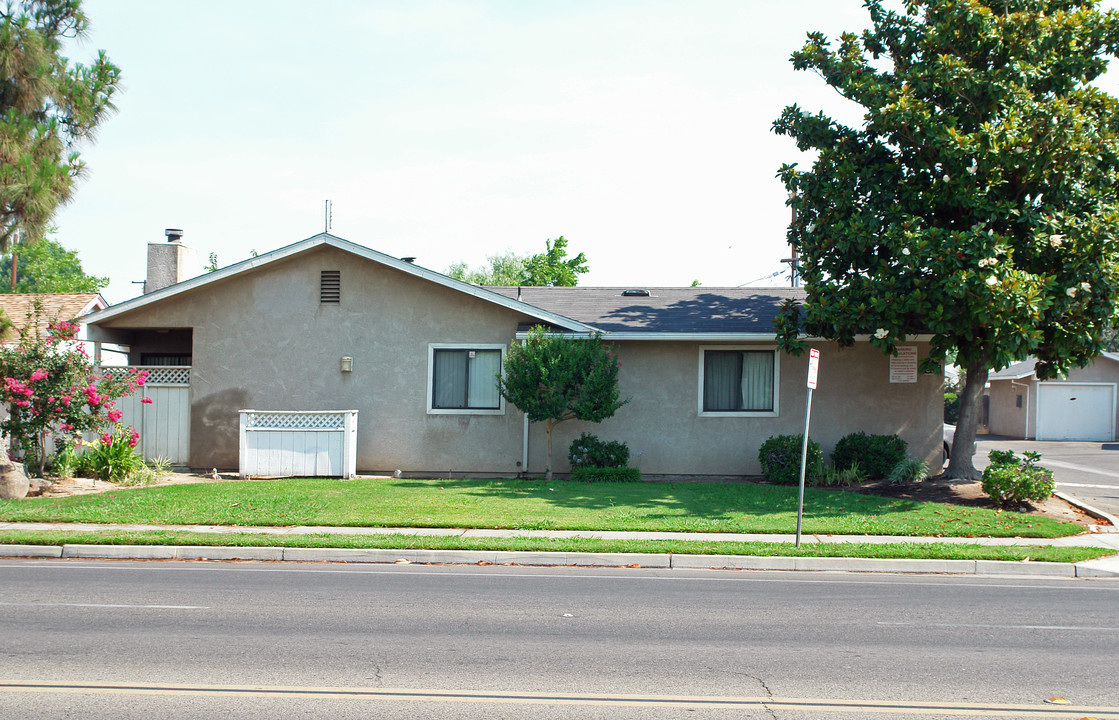 Westwood Apartments in Fresno, CA - Building Photo